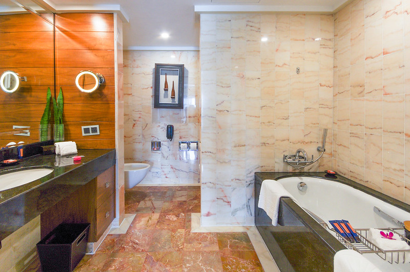 bathroom of the marina bay suite - mandarin oriental singapore
