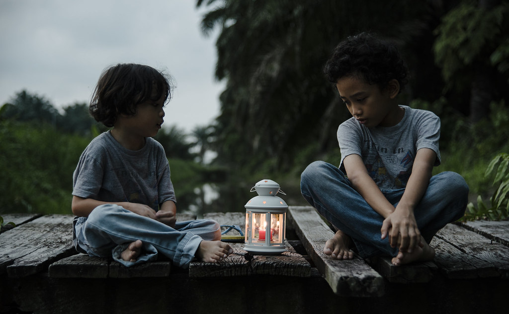 Family Photography | Children With Lanterns