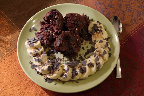 Mövenpick Chocolate Chips Eis mit Banane, Schokoraspeln und Haselnusskrokant