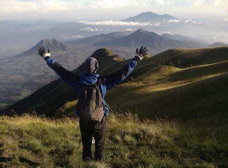  merupakan salah satu gunung yang cukup populer di kalangan para pecinta alam Info Wisata : Pendakian Gunung Merbabu Via Jalur Suwanting | Rute Swanting