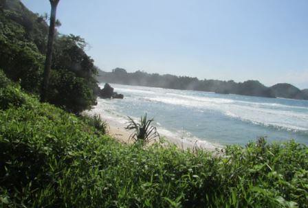 merupakan tujuan wisata pantai terfavorit banyak wisatawan yang sedang melancong ke kota  Info Wisata : Jelajah Pantai 3 Warna Menjadi Tujuan Wisata Terfavorit di kota Malang