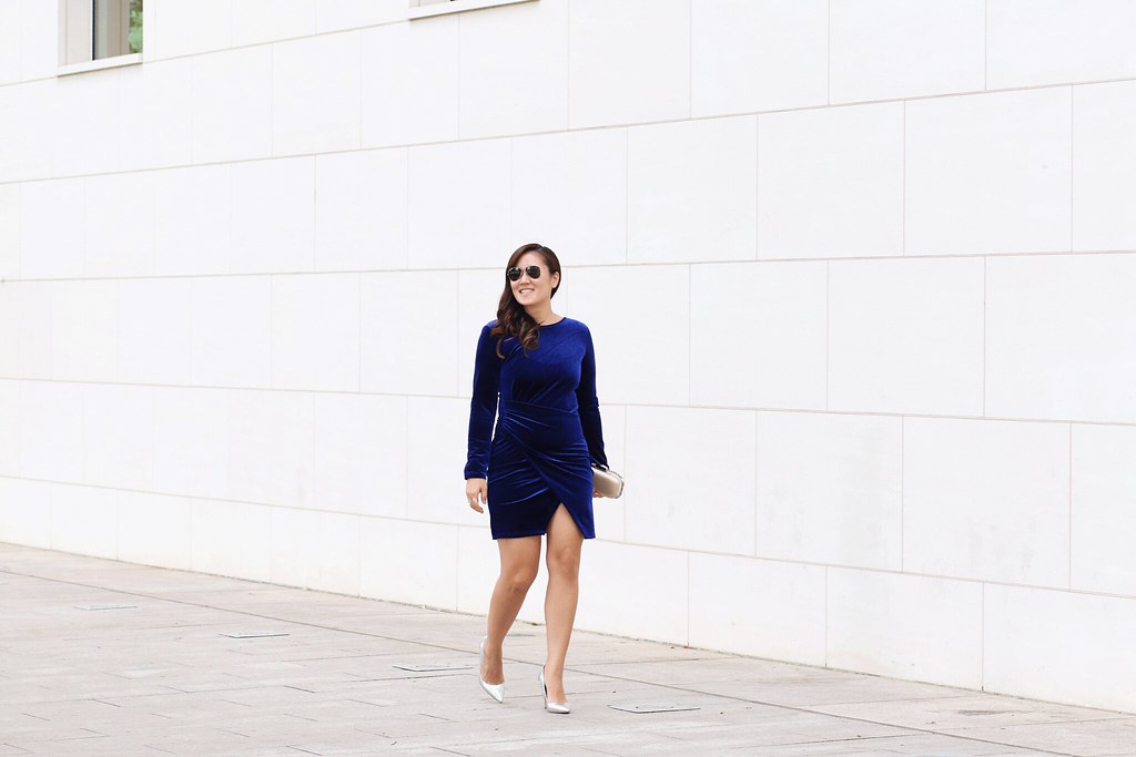 simplyxclassic, blue velvet dress, body con dress, holiday dress, christmas outfit, how to wear velvet