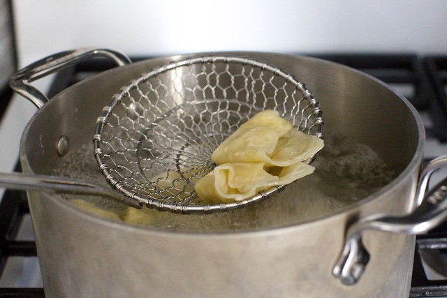 boiling the wontons