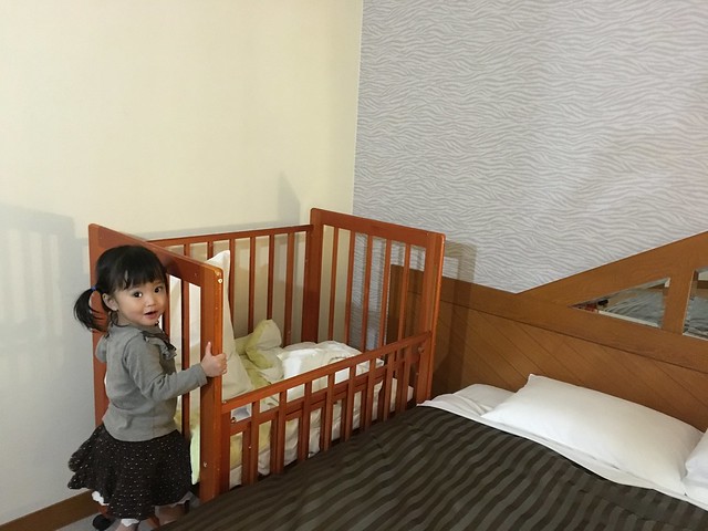 久違的嬰兒床讓鹿姐超級開心～@克里歐法庭博多飯店Clio Court Hakata Hotel, 日本九州福岡(FUKUOKA / HAKATA)