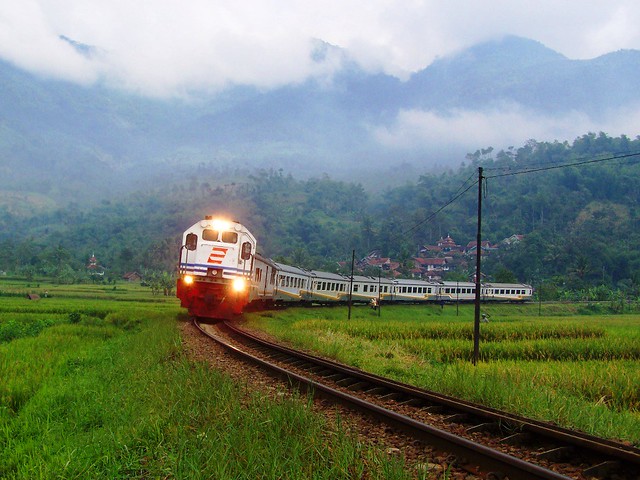 Kereta Api Indonesia | flickr.com