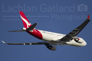 Qantas A330-202 VH-EBN