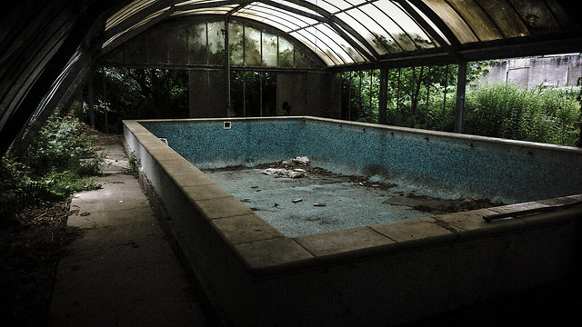 Dead Pool - Zombie Manor