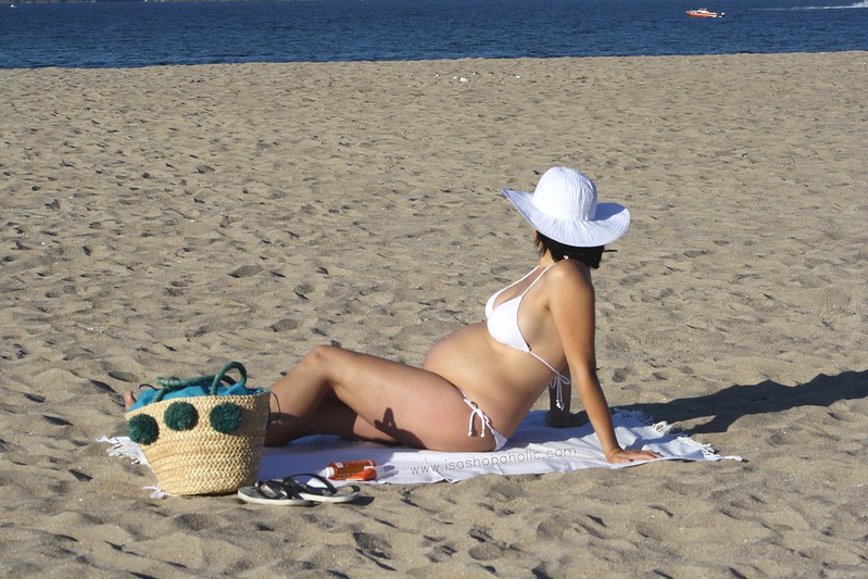 embarazada en la playa