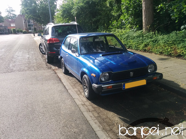 Down on the Street: Blue Honda Civic Mk1