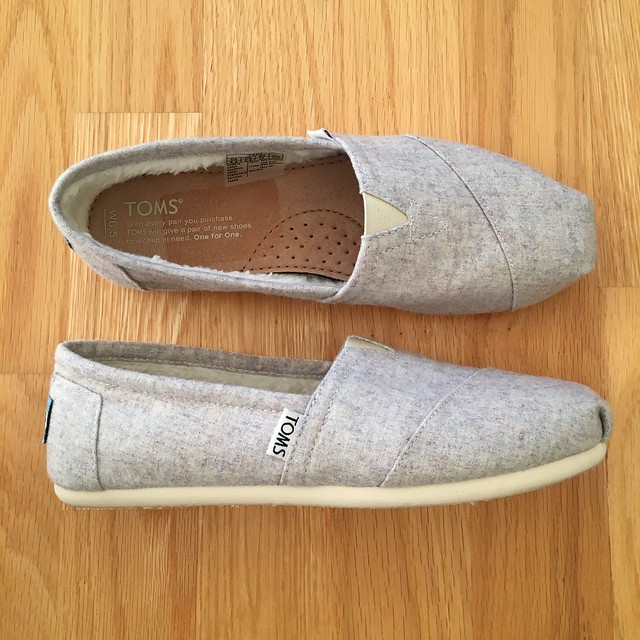  TOMS Classic Faux Shearling Lined Slip-On Shoe 