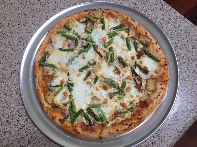 Tempeh/Asparagus Pizza