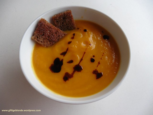 Karottensuppe mit Ingwer und Kürbiskernöl