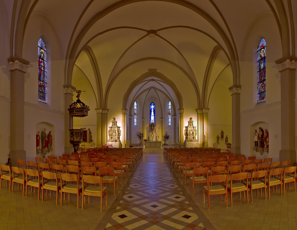 Eglise d'Oberkorn Luxembourg 30892267755_981863d21f_b