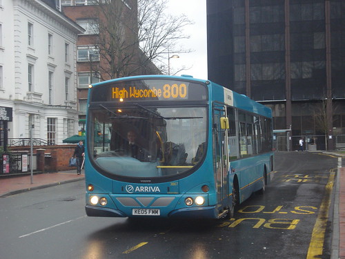Arriva Shires 3867 on Route 800, Reading Station