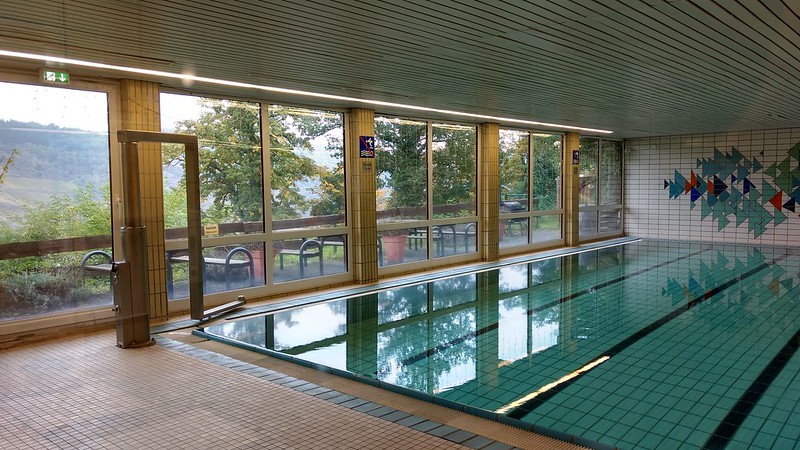 Schwimmbad Jugendherberge Oberwesel mit Terrasse
