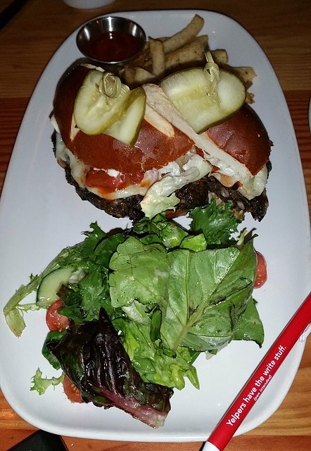 2016-Dec-7 Bogart's Bar and Restaurant - vegetarian burger