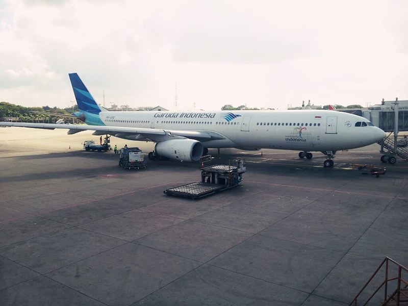 A330-300_Garuda_take_off