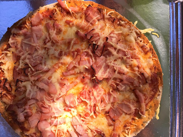 gluten-free pizza with ham from Celiadictos Barcelona