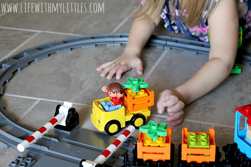 4 creative and exciting ways to make learning fun for toddlers featuring LEGO DUPLO! Great ideas for tot school and preschool moms!