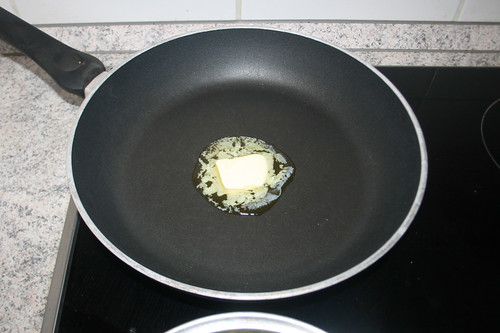 48 - Butter in Pfanne erhitzen / Heat butter in pan