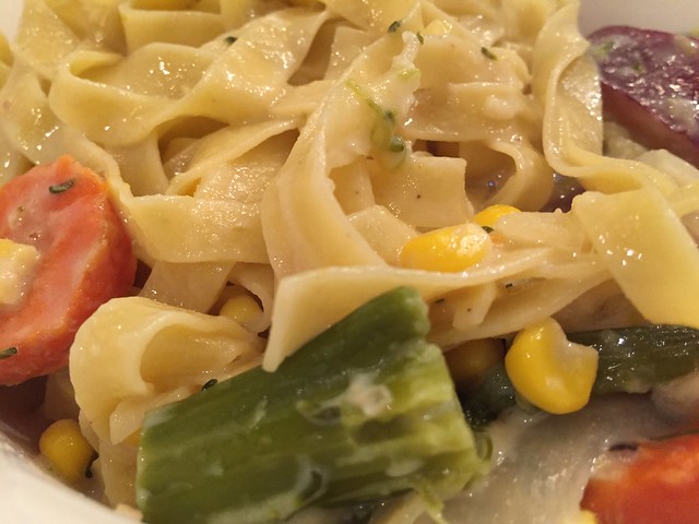 Chestnut pasta with vegetables