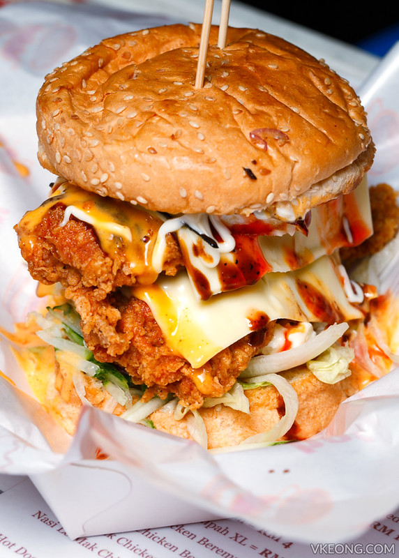 Mak Chick Yunai Fried Chicken Burger Gunung Berapi