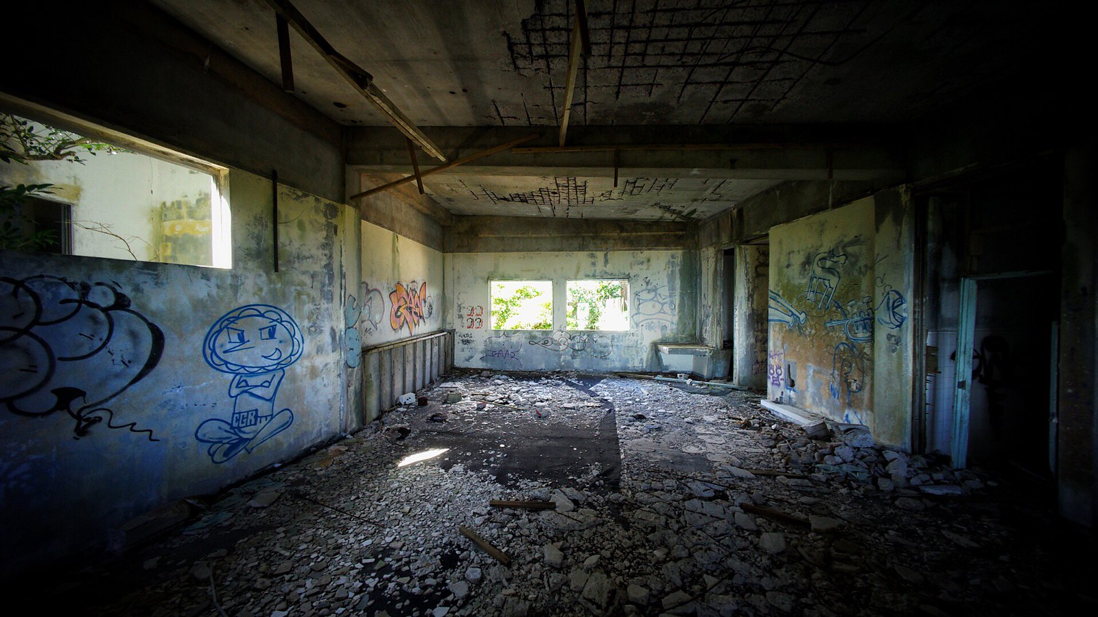 Some more Nakagusuku Hotel for you filthy urbex lovers.