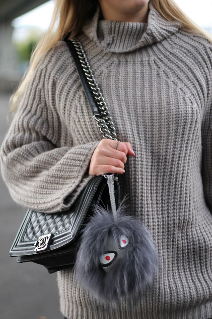 turtle-neck-sweater-and-culottes-details-fendi-bag-charm-wmbg