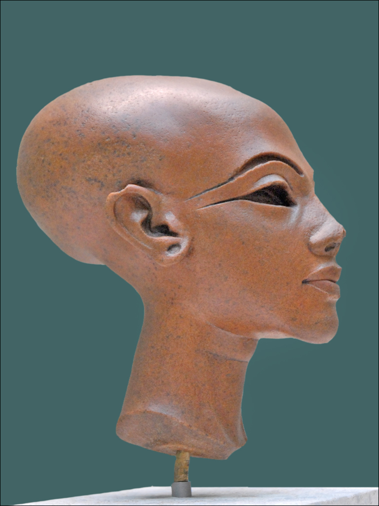 Tête d'une statue de Princesse égyptienne au Neues Museum, toujours l'île aux musées de Berlin - Photo de Jean-Pierre Dalbéra.