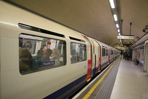 Piccadilly Line tube Green Park station