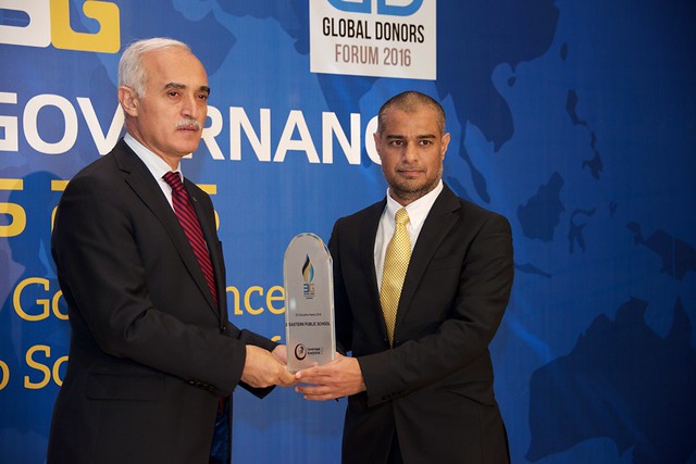 Receiving Global Good Governane Award from Mr Nail Olpak, the President of Turkish Chamber of Commerce & Industry in Istanbul, Turkey.jpg
