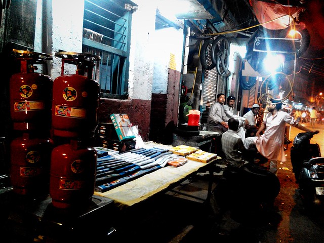 Ramadan : Temporary shop in Varanasi for selling clothes