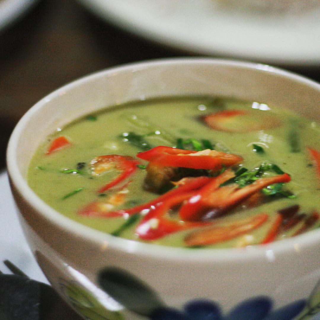 AROUND THE WORLD 2012 | #15 | THAILAND One of the best food memories from our #aroundtheworldtrip in #2012 is this amazing green curry at our accommodation Sanctuary in Koh Lanta. We haven't had that good green curry since... We also loved their tuna melt