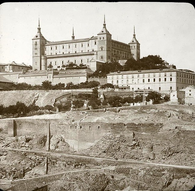 Alcázar hacia 1905 fotografiado por Alois Beer. Fotografía editada y publicada por E. Mazo para linterna mágica. MTFFD027812_P