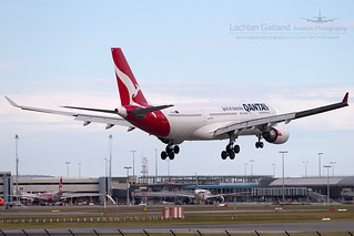 Qantas A330-202 VH-EBN