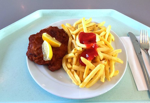 Pork escalope "vienna style" with french fries / Schweineschnitzel "Wiener Art" mit Pommes Frites