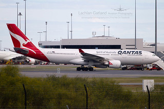 Qantas A330-202 VH-EBQ