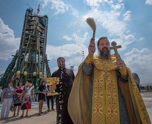 Expedition 48 Soyuz Blessing (NHQ201607060001)