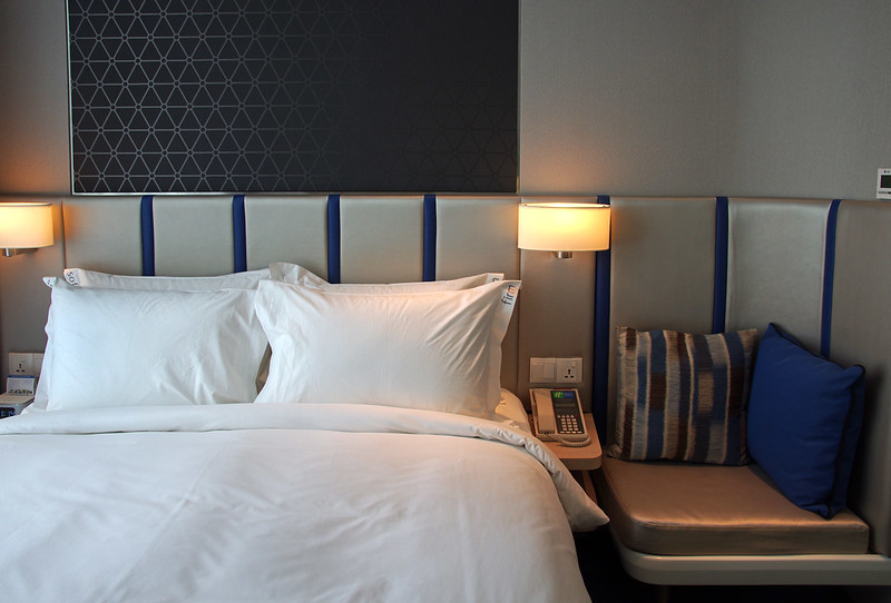 queen bed - holiday inn express singapore katong
