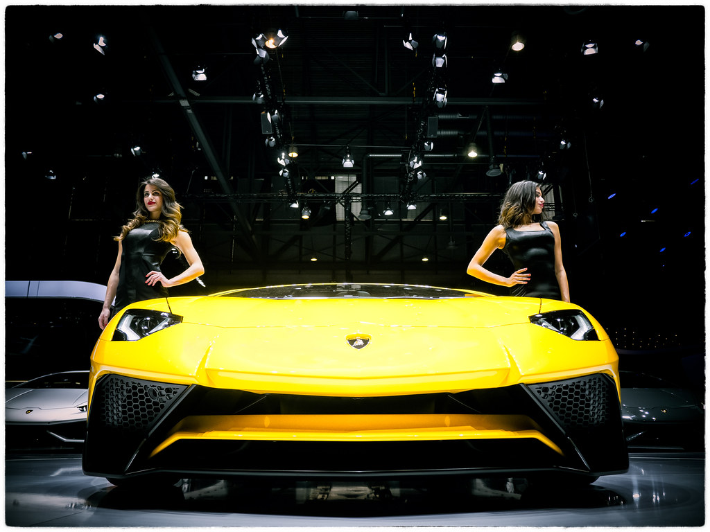 Lamborghini Aventador LP 700-4 - Page 3 16762512431_f8aacf34ac_b
