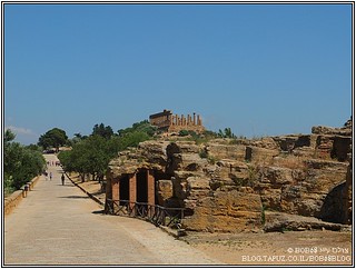 "עמק" המקדשים ב- Agrigento, מה-אתרים בסיציליה