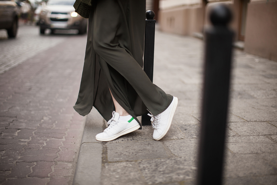adidas-stan-smith-outfit-wide-pants-outfit-streetstyle