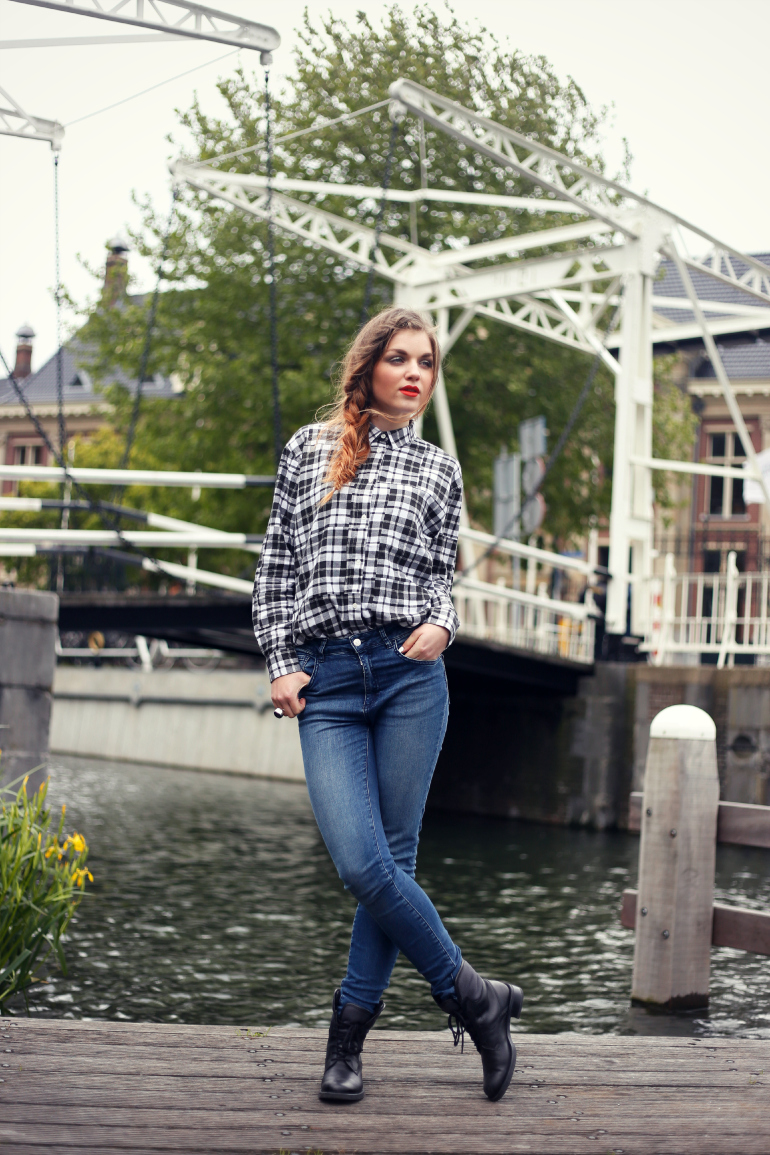 Black. White. Denim. Repeat., jeans, houthakkersblouse, fashion blogger, utrecht, fashion is a party, zara, vanharen, lace up boots, checked blouse, orange lipstick, fishtail braid, fashion is a party outfits, zwart/witte blouse, zwart/wit, denim, black and white