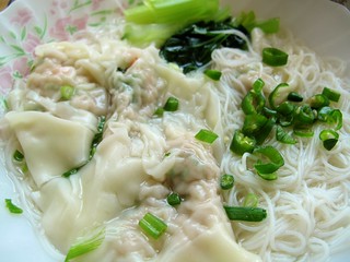 023 水饺米粉汤 - pork dumpling soup beehoon