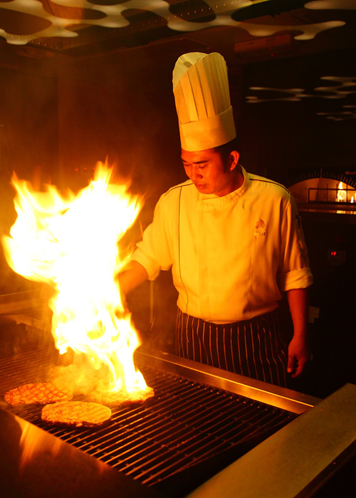 Chef-Grilling-Steak