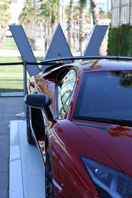 W Lamborghini Aventador SV