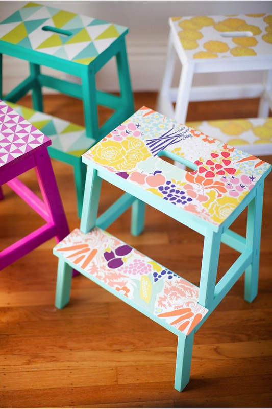 DIY-wallpaper-stools