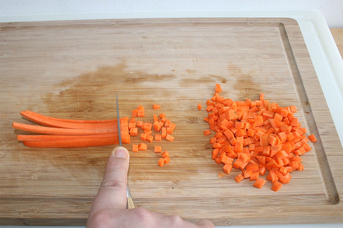 19 - Möhre würfeln / Dice carrot