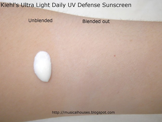 Kiehls Ultra Light Daily UV Defense Sunscreen SPF50 PA+++ Swatch