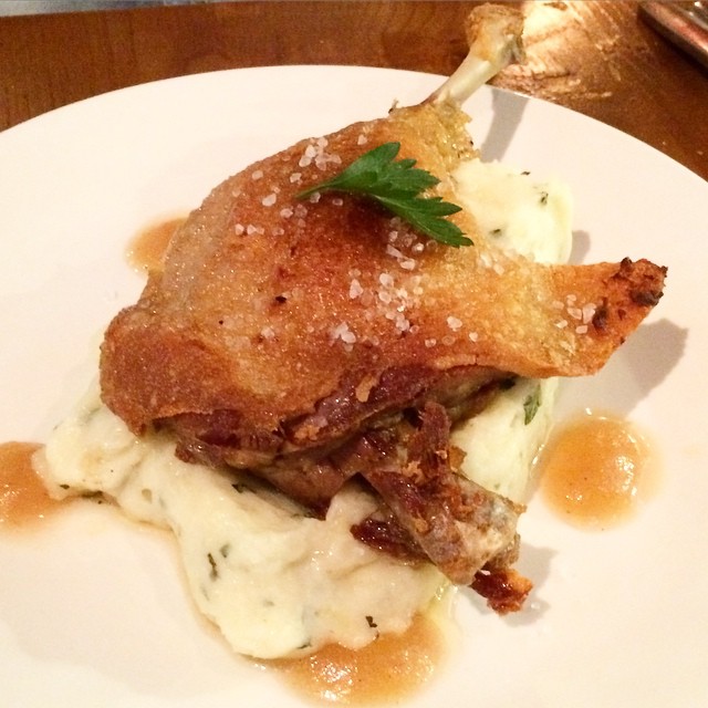 Special of the day - this amazing duck confit. The crispy skin tasted like skin of a very good suckling pig, and it has the same melt-in-your-mouth duck fat to match. Sitting on a bed of creamy mashed potato #lifeisgood #foodporn #foodreview #hkfoodblogge